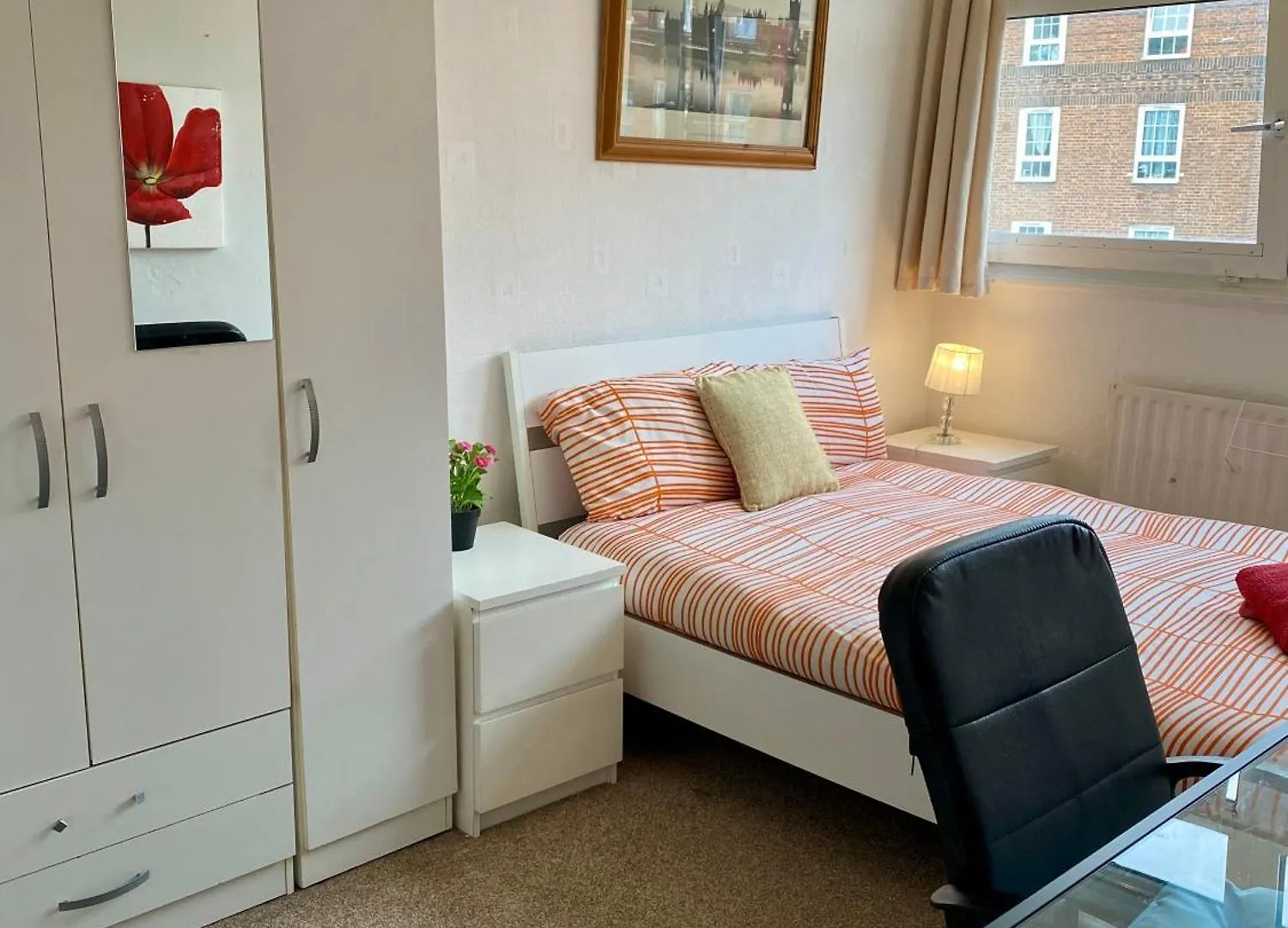 Cosy 3 Bed Apt, Old Truman Brewery! Brick Lane, London, E1 Apartment London
